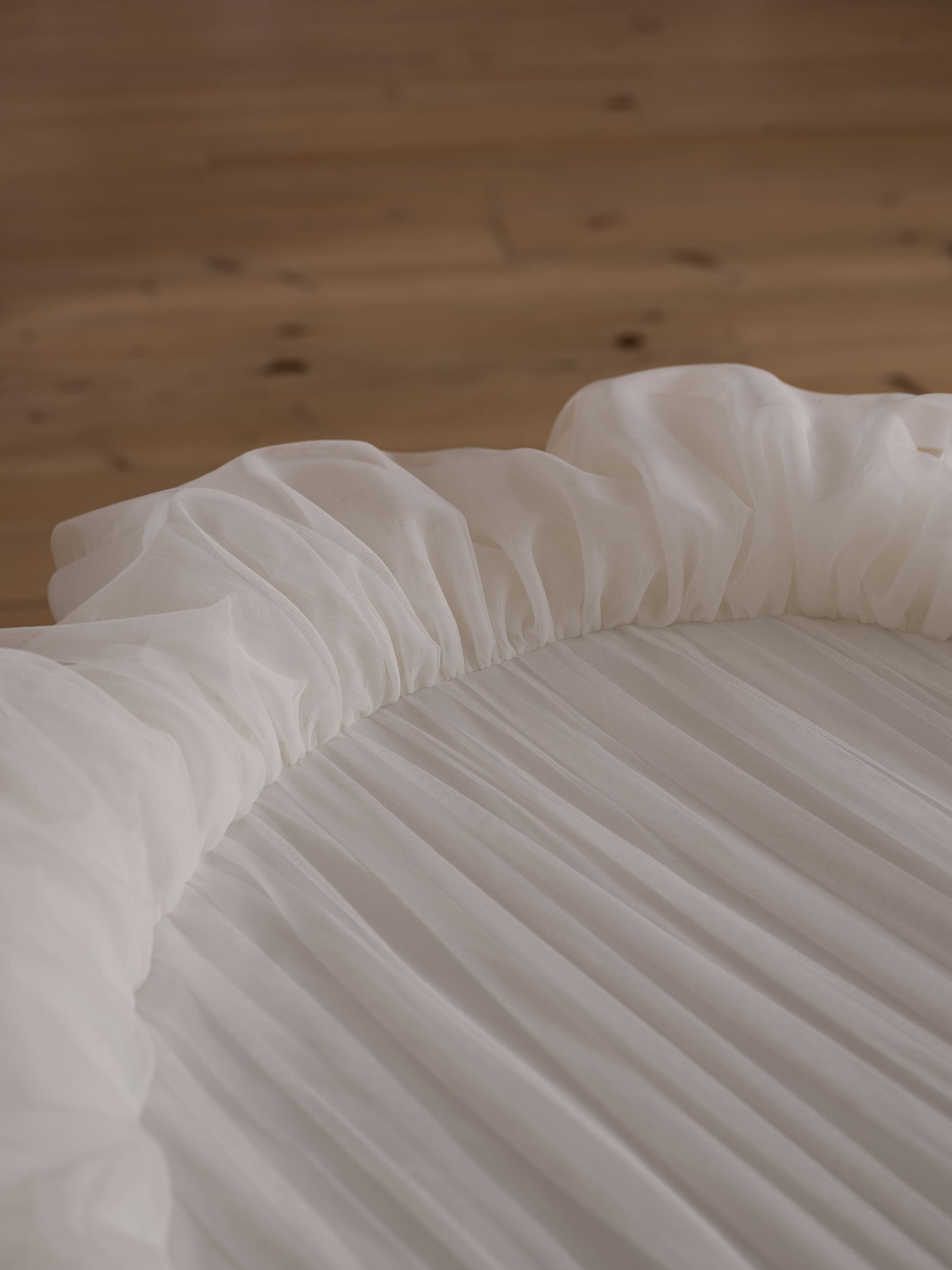 tablecloth with taffeta and tulle details