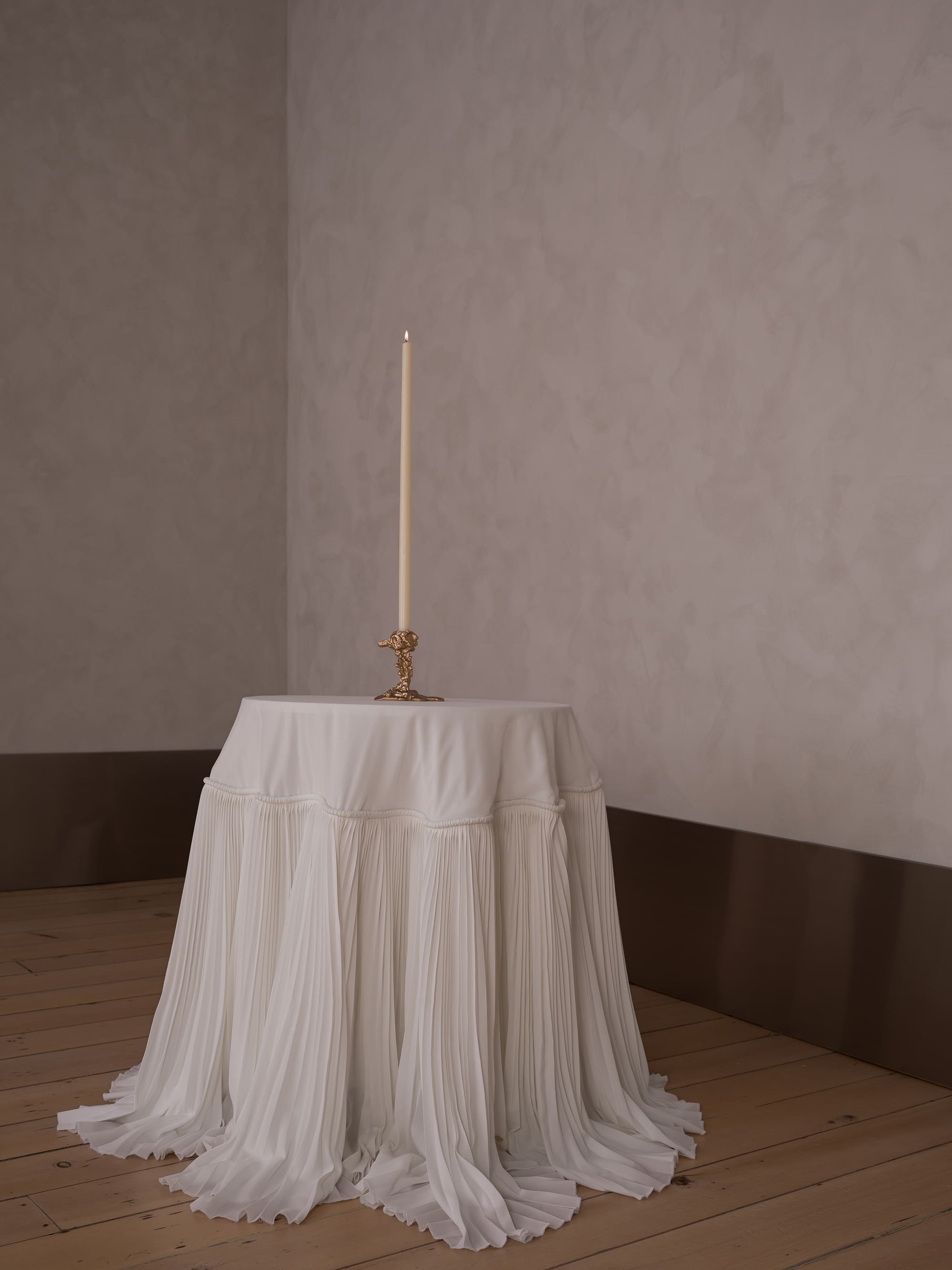 tablecloth with chiffon details