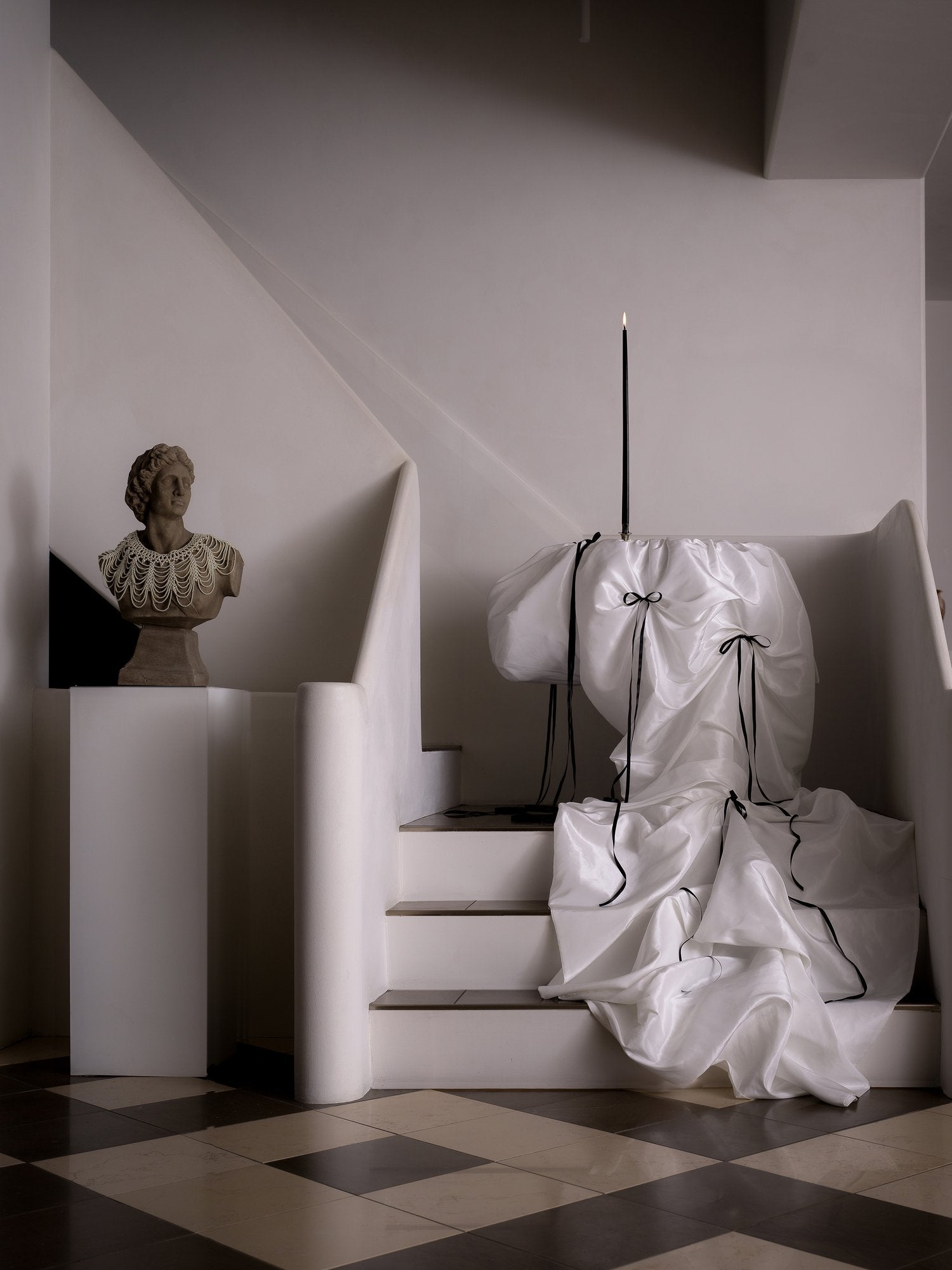 tablecloth with taffeta and bow details