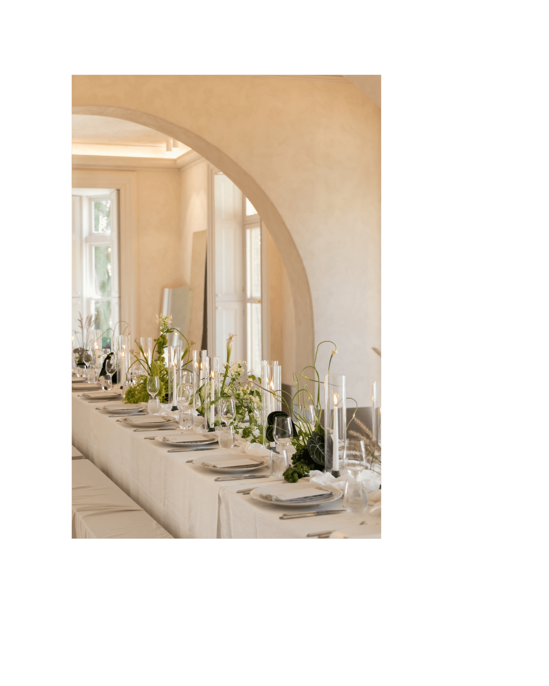 wedding table under dramatic arch